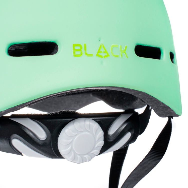 Casco para patinar con visera Black PRO